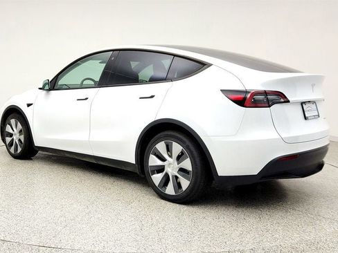 Used 2023 Tesla Model Y AWD image 7
