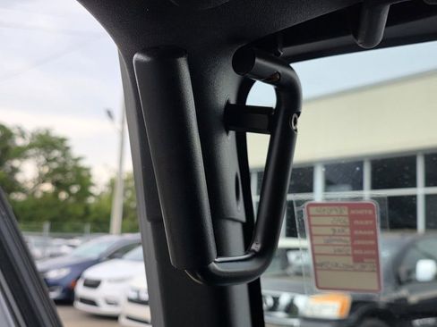 Used 2015 Jeep Wrangler Unlimited Sahara AWD/4WD image 9
