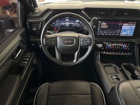 Used 2024 GMC Sierra 2500 AT4X image 18