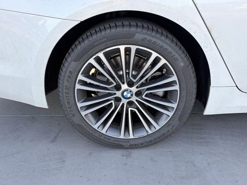 Used 2020 BMW 530i w/ Premium Package RWD image 4