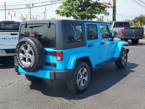 Used 2017 Jeep Wrangler Unlimited Sahara w/ Max Tow Package AWD/4WD image 5