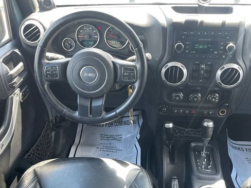 Used 2014 Jeep Wrangler Unlimited Rubicon w/ Connectivity Group AWD/4WD image 25