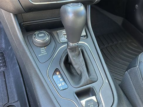 Used 2022 Jeep Cherokee Latitude Lux image 17