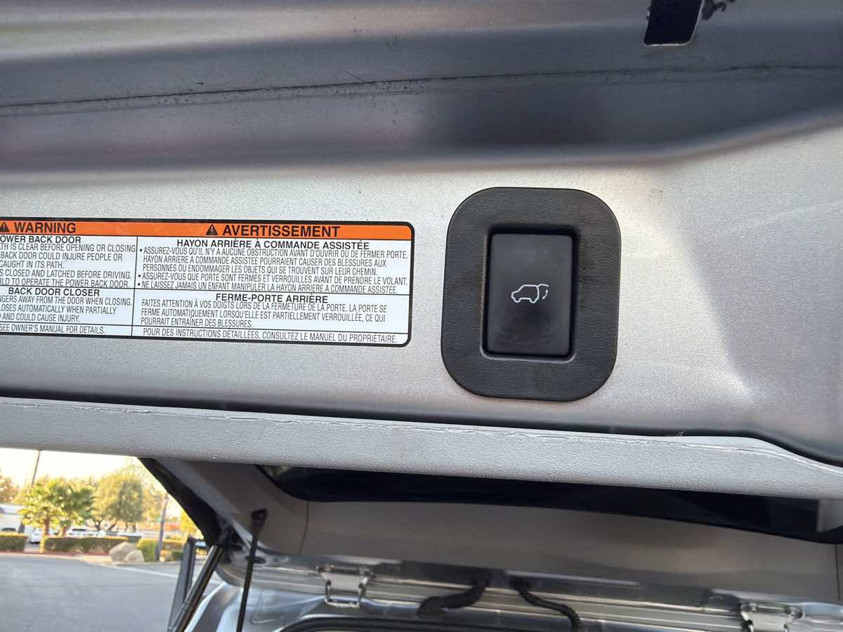 Used 2018 Toyota Sienna SE FWD image 49