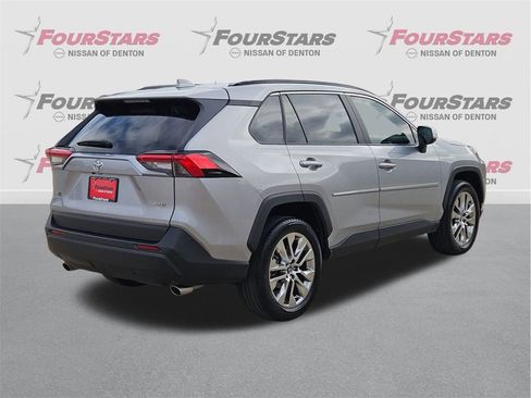 Used 2020 Toyota RAV4 XLE Premium image 4