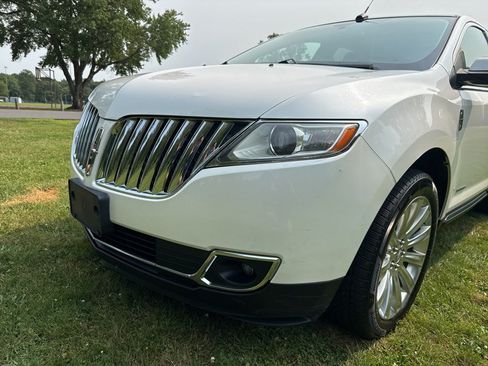 Used 2012 Lincoln MKX AWD image 15