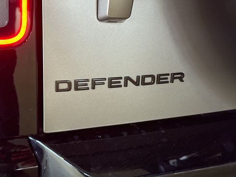 New 2026 Land Rover Defender 110 X-Dynamic SE AWD/4WD image 11