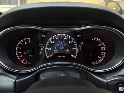 Used 2019 Jeep Grand Cherokee Limited w/ Luxury Group II AWD/4WD image 18