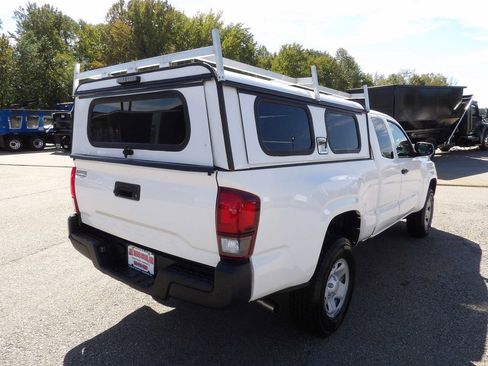 Used 2021 Toyota Tacoma SR RWD image 7