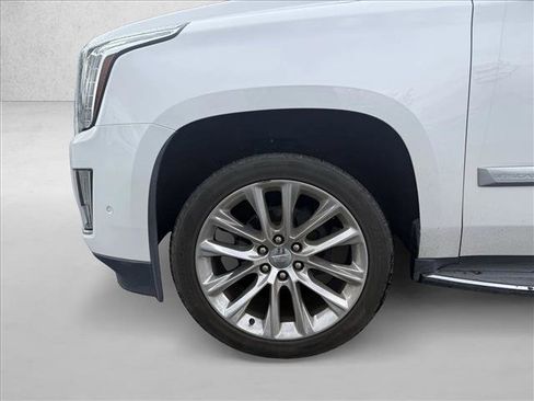 Used 2019 Cadillac Escalade ESV Luxury image 23