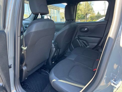 Used 2022 Jeep Renegade Altitude w/ Convenience Group image 12