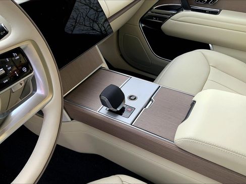 New 2025 Land Rover Range Rover SE image 7