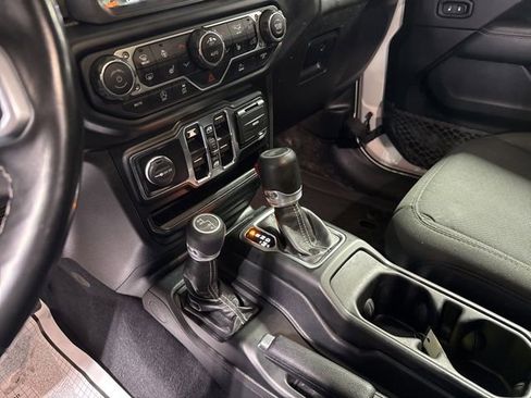 Used 2021 Jeep Gladiator Overland image 18