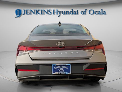 New 2026 Hyundai Elantra SE image 5