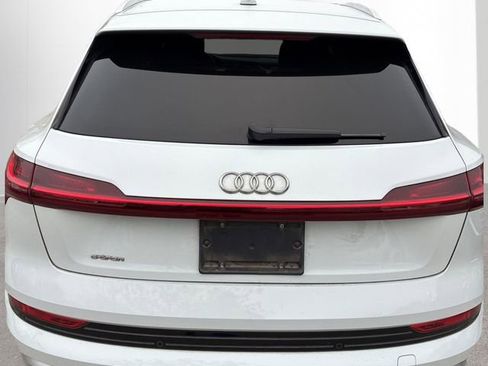 Used 2019 Audi e-tron Prestige w/ Prestige Package image 6