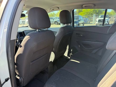 Used 2020 Chevrolet Trax LS FWD image 11