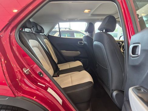 Used 2025 Hyundai Venue SEL FWD image 24