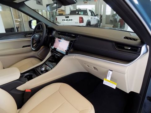 New 2026 Jeep Grand Cherokee L Limited RWD image 24