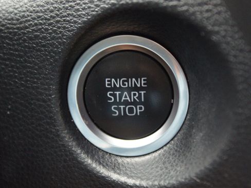 Used 2023 Toyota Corolla Cross XLE w/ Convenience Package FWD image 9