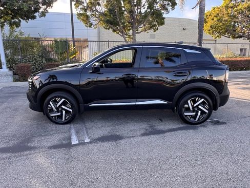 Certified 2025 Nissan Kicks SV FWD image 5