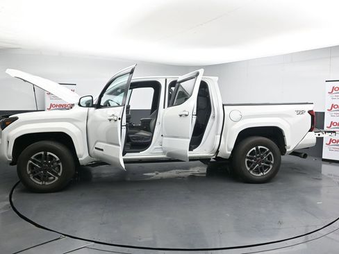 Used 2024 Toyota Tacoma TRD Sport AWD/4WD image 28
