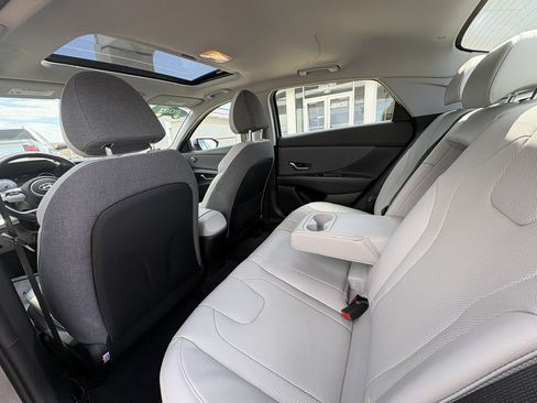 Used 2021 Hyundai Elantra Limited FWD image 35