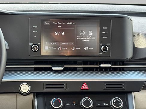 Used 2023 Kia Carnival LX image 18