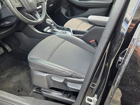 Certified 2025 Buick Encore GX Preferred FWD image 22