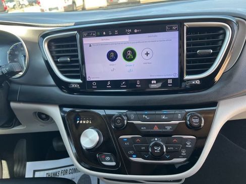 Used 2023 Chrysler Pacifica Touring-L FWD image 26