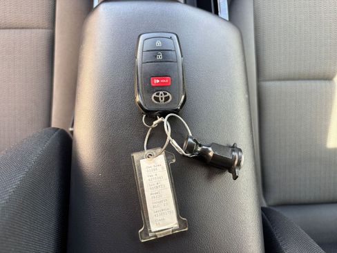 Used 2025 Toyota Prius LE image 22