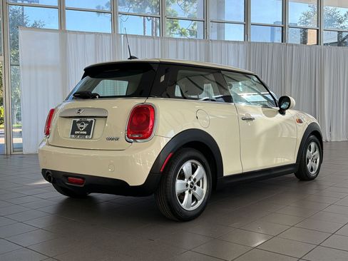 Used 2015 MINI Cooper 2-Door Hardtop FWD image 9