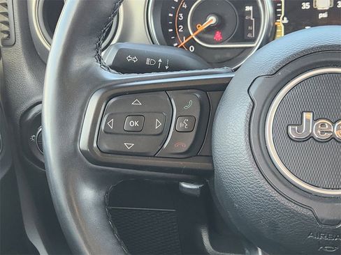 Used 2021 Jeep Gladiator Sport image 26