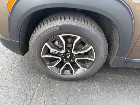 Used 2021 Chevrolet TrailBlazer ACTIV w/ Convenience Package FWD image 2