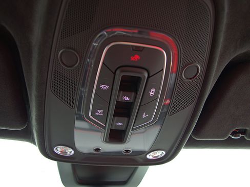 Used 2022 Lamborghini Urus AWD/4WD image 43