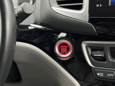 Used 2018 Honda Pilot Touring image 34