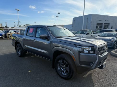 Used 2025 Nissan Frontier SV RWD image 2