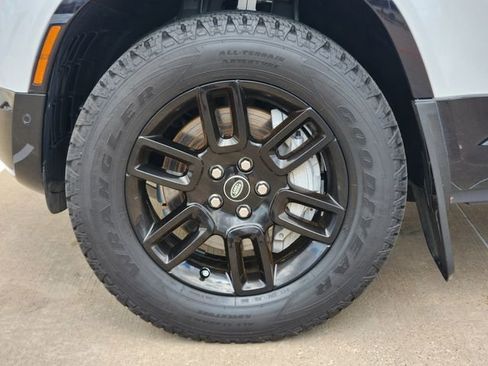 Used 2022 Land Rover Defender 90 X-Dynamic S image 10