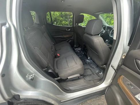 Used 2019 GMC Acadia SLE image 13