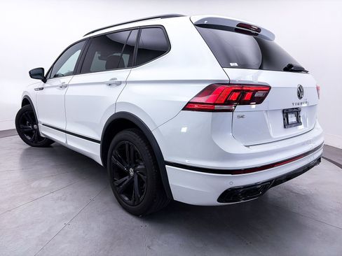 Used 2024 Volkswagen Tiguan SE R-Line image 2