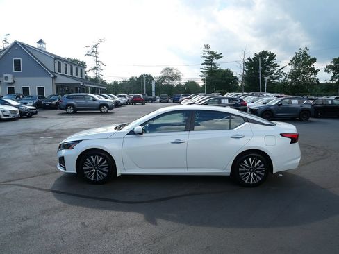Used 2023 Nissan Altima 2.5 SV AWD/4WD image 7