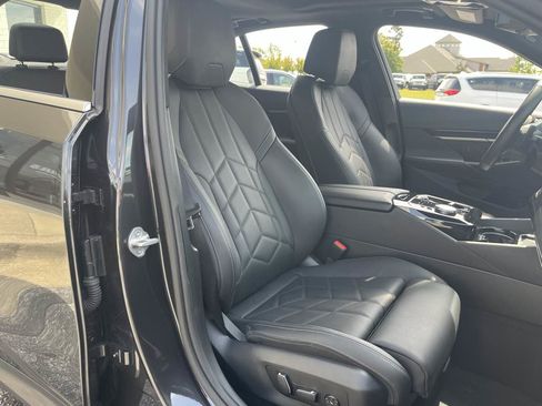 Used 2024 BMW 530i 530i w/ Premium Package image 12