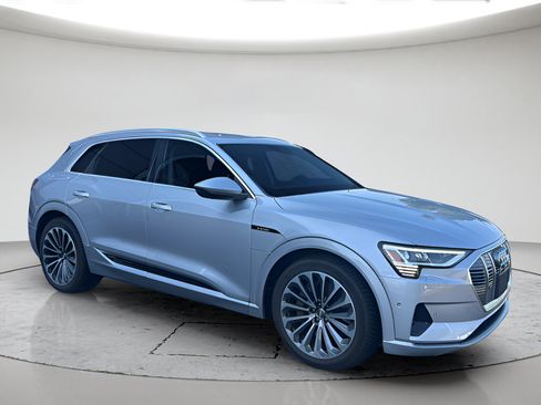 Used 2019 Audi e-tron Prestige w/ Prestige Package AWD/4WD image 1