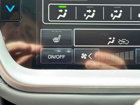 Certified 2025 Subaru Outback Premium AWD/4WD image 18