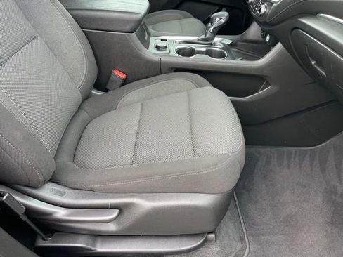 Used 2023 Chevrolet Traverse LT image 13