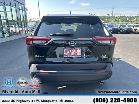 Used 2025 Toyota RAV4 XLE AWD/4WD image 7