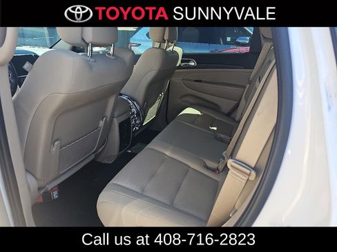 Used 2022 Jeep Grand Cherokee Laredo E w/ Security & Convenience Group AWD/4WD image 6