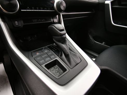 Certified 2022 Toyota RAV4 LE image 22