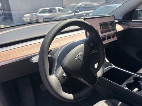 Used 2025 Tesla Model Y Long Range RWD image 10