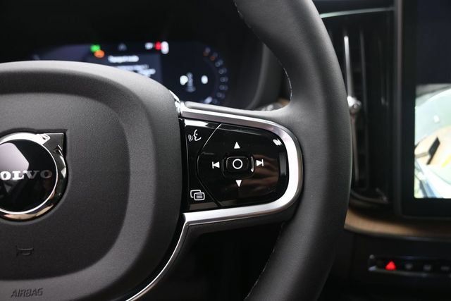 New 2027 Volvo XC60 B5 Plus AWD/4WD image 13