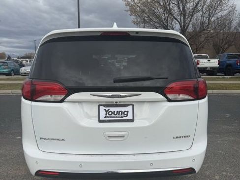 Used 2019 Chrysler Pacifica Limited image 7